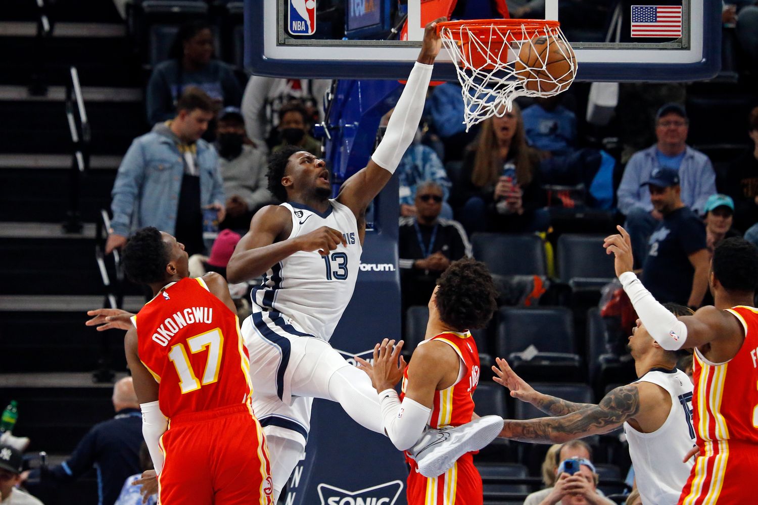 Grizzlies forward Jaren Jackson Jr. dunks against Hawks defenders.